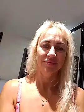 Snapshot of KissMiSveet chatting on 09/23/25, 05:10 KissMiSveet online show from 09/23/25, 05:10