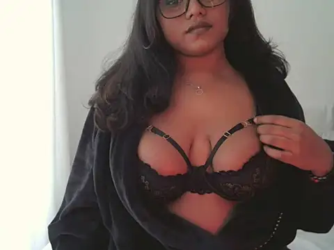 Snapshot of DirtyChaiLatte chatting on 10/06/25, 02:25 DirtyChaiLatte online show from 10/06/25, 02:25