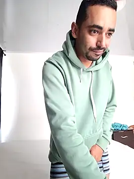 stivenlujan69 online show from 11/16/25, 01:28