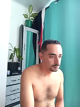 stivenlujan69 online show from 12/17/25, 03:40