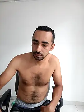 stivenlujan69 online show from 04/24/26, 07:49