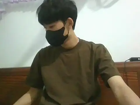 Snapshot of Minh chatting on 11/07/25, 01:11 Minh online show from 11/07/25, 01:11