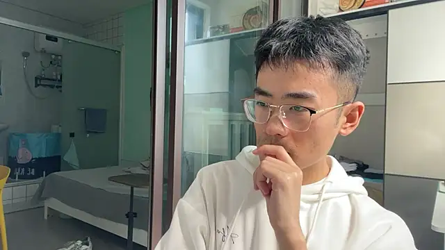 Snapshot of cily chatting on 11/13/25, 03:16 cily online show from 11/13/25, 03:16