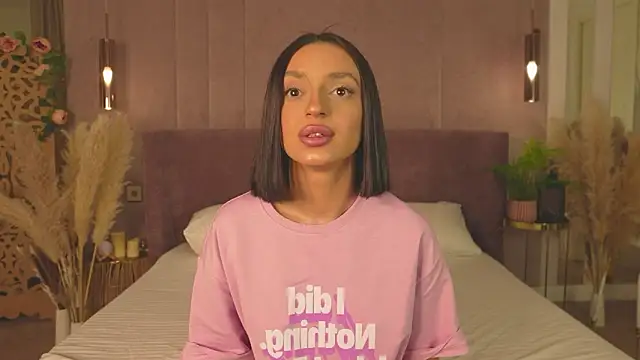 AdoraCortes online show from 04/23/26, 05:08