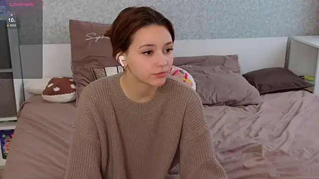 Snapshot of MiaSkyKiss chatting on 05/28/26, 01:19 MiaSkyKiss online show from 05/28/26, 01:19