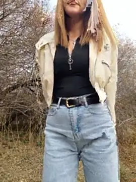 Snapshot of YOOUR_EVAA chatting on 10/26/25, 09:26 YOOUR EVAA online show from 10/26/25, 09:26