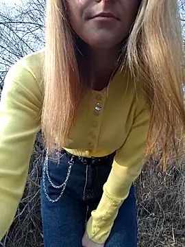 Snapshot of YOOUR_EVAA chatting on 11/20/25, 08:58 YOOUR EVAA online show from 11/20/25, 08:58