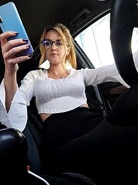 Snapshot of YOOUR_EVAA chatting on 11/29/25, 07:33 YOOUR EVAA online show from 11/29/25, 07:33