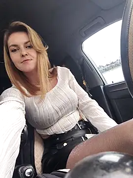 YOOUR EVAA online show from 02/06/26, 09:34