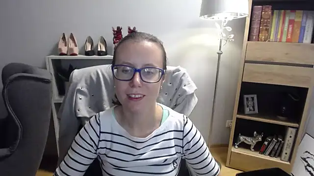 Snapshot of sweetxLizzy chatting on 09/15/25, 04:23 sweetxLizzy online show from 09/15/25, 04:23