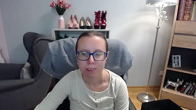 Snapshot of sweetxLizzy chatting on 10/02/25, 04:30 sweetxLizzy online show from 10/02/25, 04:30