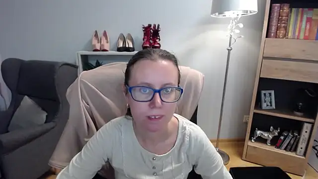 Snapshot of sweetxLizzy chatting on 10/13/25, 04:45 sweetxLizzy online show from 10/13/25, 04:45