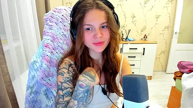 Snapshot of yourdreamm_ chatting on 10/19/25, 02:50 yourdreamm online show from 10/19/25, 02:50