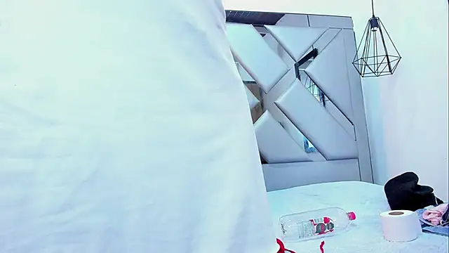 Lorenn Hill online show from 11/20/25, 01:00