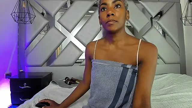 Lorenn Hill online show from 12/15/25, 01:59