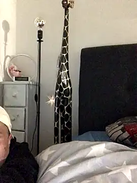 Snapshot of radeczek001 chatting on 10/11/25, 01:05 radeczek001 online show from 10/11/25, 01:05