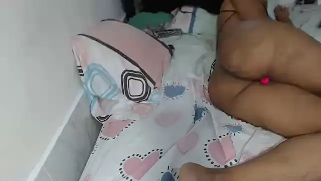 Snapshot of PERLA_BLACK_ chatting on 11/20/25, 07:52 PERLA BLACK online show from 11/20/25, 07:52