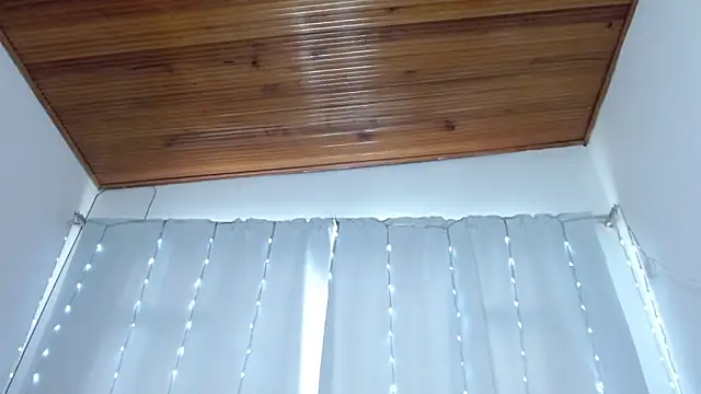 Charlothe Wright online show from 04/23/26, 07:49