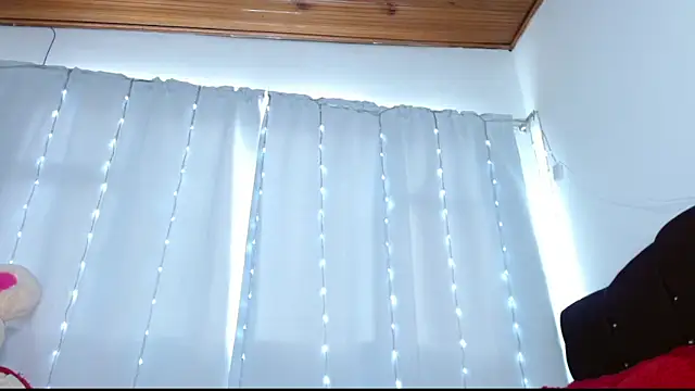 Charlothe Wright online show from 04/26/26, 05:10