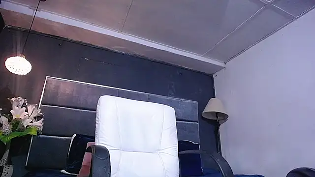 Snapshot of blackbignude chatting on 11/29/25, 01:19 blackbignude online show from 11/29/25, 01:19