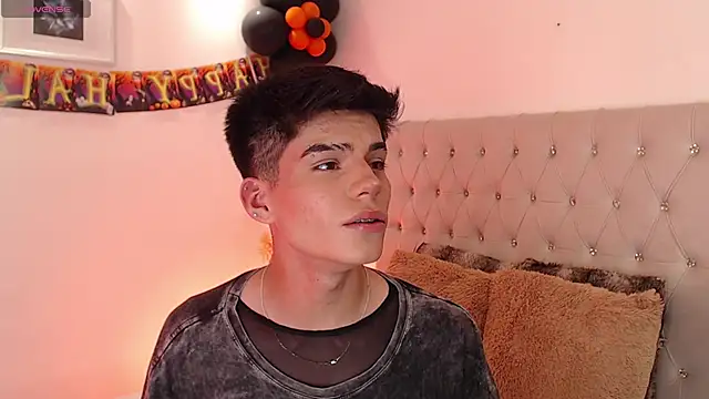 Dulcey  online show from 10/17/25, 04:04