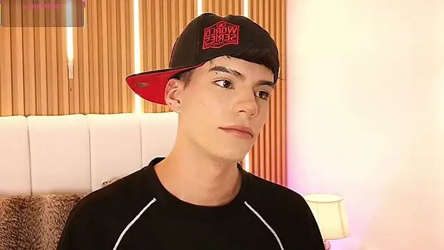 Snapshot of Dulcey_ chatting on 05/19/26, 05:47 Dulcey online show from 05/19/26, 05:47