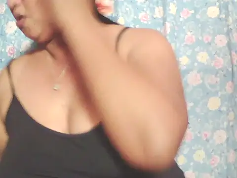 hotolivia34 online show from 12/14/25, 12:10