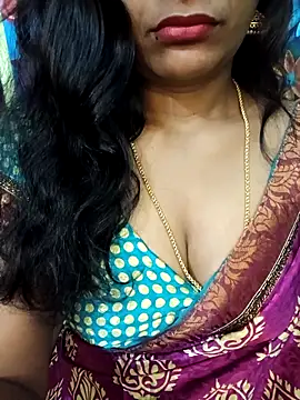 Snapshot of Dharshini_7 chatting on 10/21/25, 06:30 Dharshini 7 online show from 10/21/25, 06:30