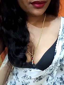 Snapshot of Dharshini_7 chatting on 10/28/25, 06:54 Dharshini 7 online show from 10/28/25, 06:54