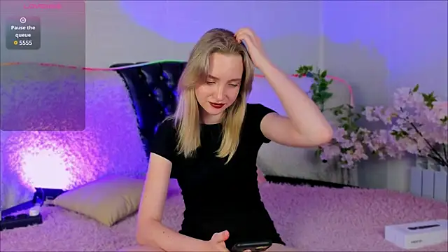 EllaBloom online show from 10/22/25, 04:07