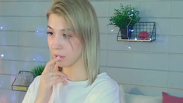 Snapshot of Bella_svon chatting on 05/14/26, 03:30 Bella svon online show from 05/14/26, 03:30
