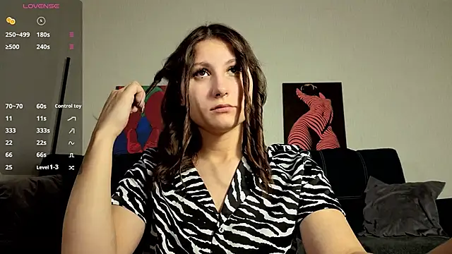 TrixiBell online show from 11/27/25, 04:25