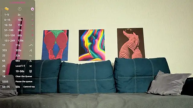 TrixiBell online show from 04/18/26, 03:43