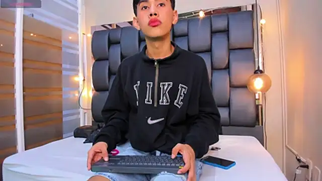 Jim twink online show from 11/04/25, 07:35