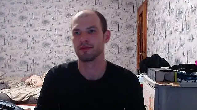 Snapshot of hangryf chatting on 12/18/25, 02:23 hangryf online show from 12/18/25, 02:23