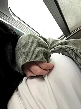 Snapshot of Roulia433 chatting on 10/21/25, 10:27 Roulia433 online show from 10/21/25, 10:27