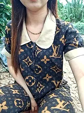 Snapshot of Anna_sexyX chatting on 10/16/25, 02:23 Anna sexyX online show from 10/16/25, 02:23