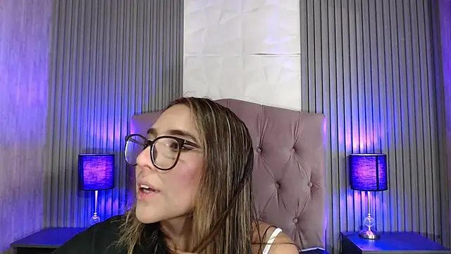 Bonnali lune online show from 03/01/26, 04:03