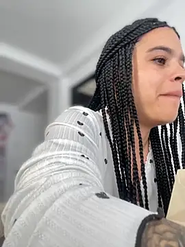 JuanitaMore01 online show from 11/26/25, 07:37