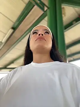 JuanitaMore01 online show from 04/22/26, 08:54