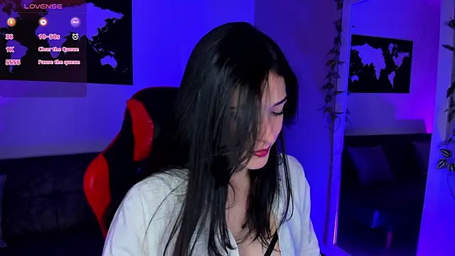 ZoeValencia1 online show from 10/31/25, 12:06