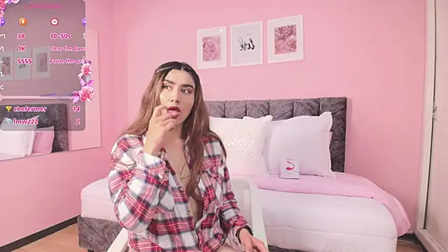 Snapshot of maddie_beauty chatting on 10/18/25, 11:44 maddie beauty online show from 10/18/25, 11:44