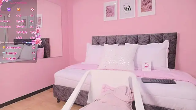 Snapshot of maddie_beauty chatting on 10/18/25, 11:49 maddie beauty online show from 10/18/25, 11:49