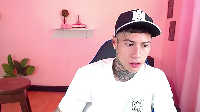 Snapshot of setthomas chatting on 10/09/25, 02:37 setthomas online show from 10/09/25, 02:37