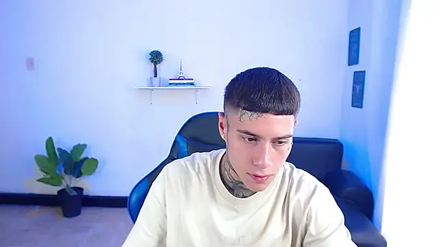 Snapshot of setthomas chatting on 10/23/25, 03:22 setthomas online show from 10/23/25, 03:22