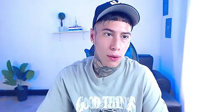 Snapshot of setthomas chatting on 10/30/25, 03:24 setthomas online show from 10/30/25, 03:24