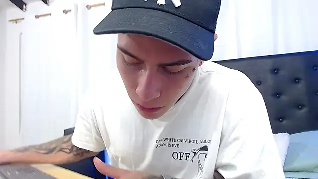 Snapshot of setthomas chatting on 11/04/25, 02:16 setthomas online show from 11/04/25, 02:16