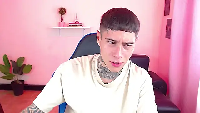 Snapshot of setthomas chatting on 11/10/25, 02:38 setthomas online show from 11/10/25, 02:38