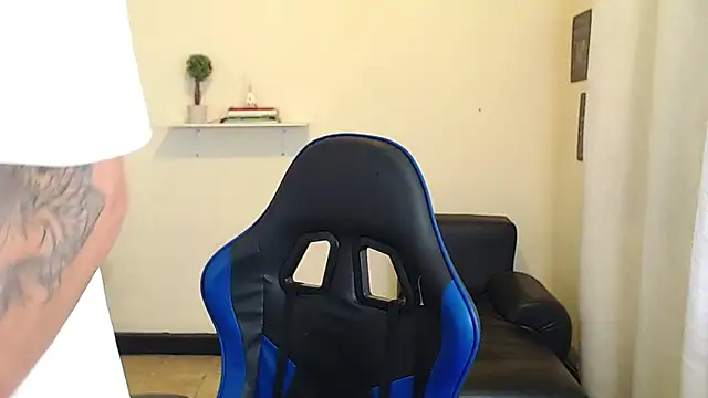 Snapshot of setthomas chatting on 12/04/25, 09:01 setthomas online show from 12/04/25, 09:01