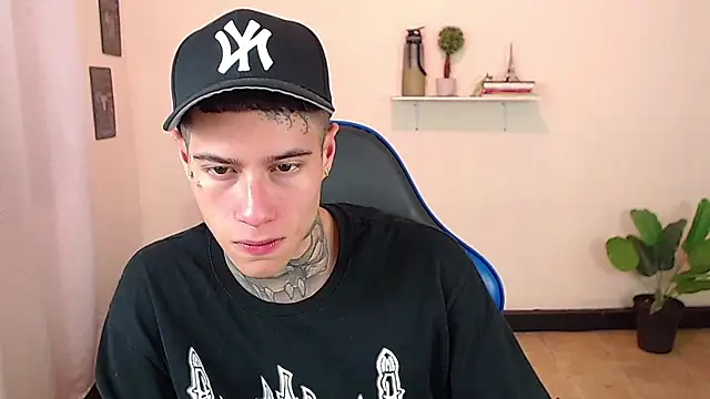 Snapshot of setthomas chatting on 12/16/25, 09:31 setthomas online show from 12/16/25, 09:31